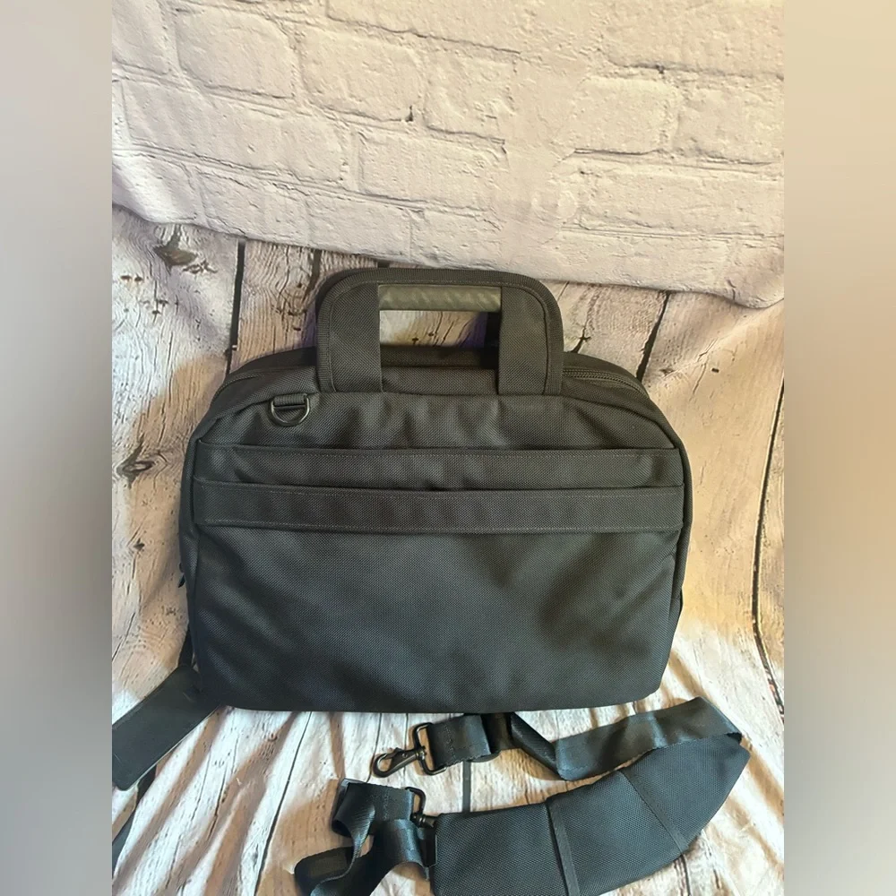 Brenthaven Laptop Messenger Bag Shoulder Strap‎ Handles Briefcase Black Carry-On